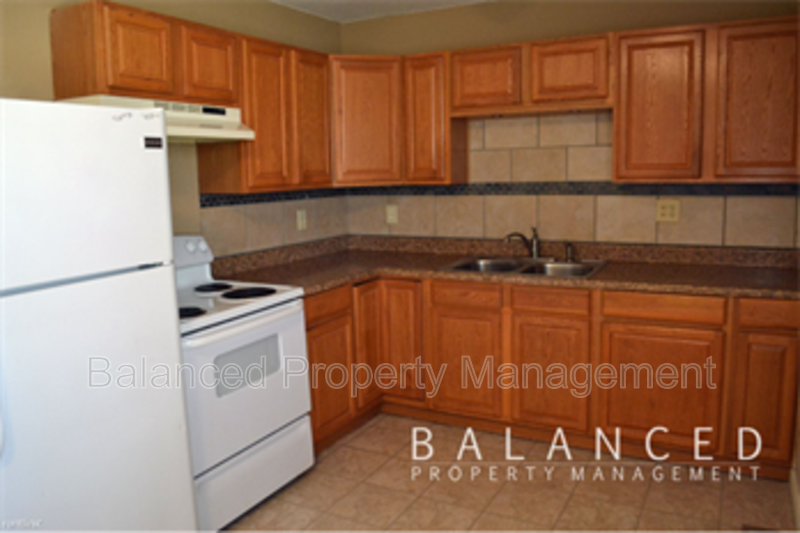 2528 Se Madison St - Photo 3 of 8