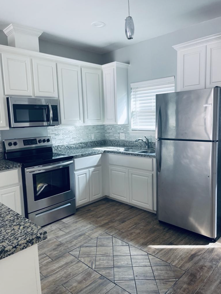 2100 Jackson St - Photo 2 of 11