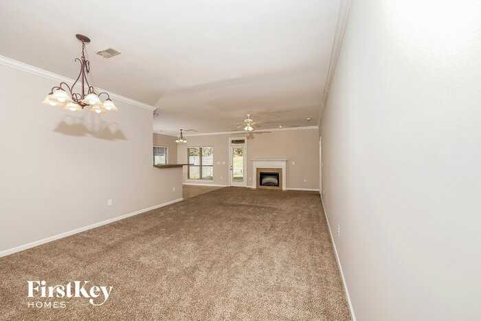 2080 Tudor Ln - Photo 2 of 14