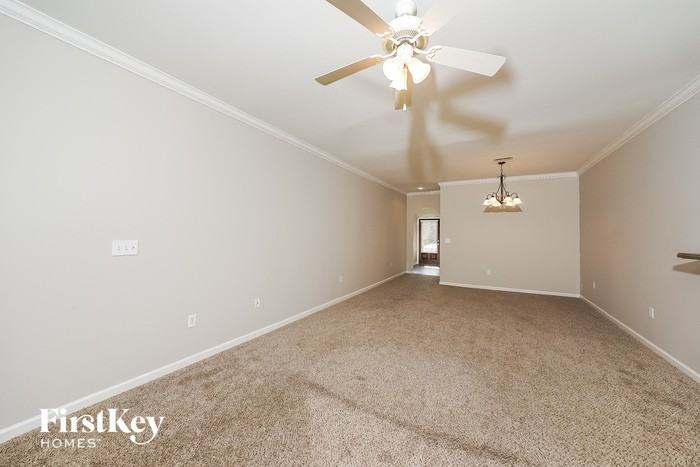 2080 Tudor Ln - Photo 3 of 14