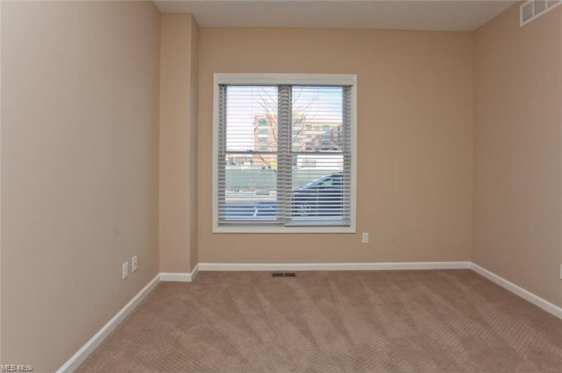 164 Vine St - Photo 3 of 15