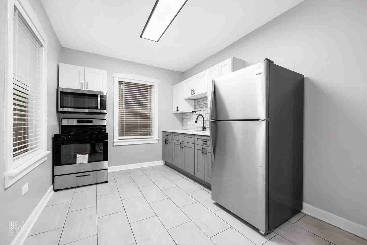 647 N Mayfield Ave - Photo 2 of 18