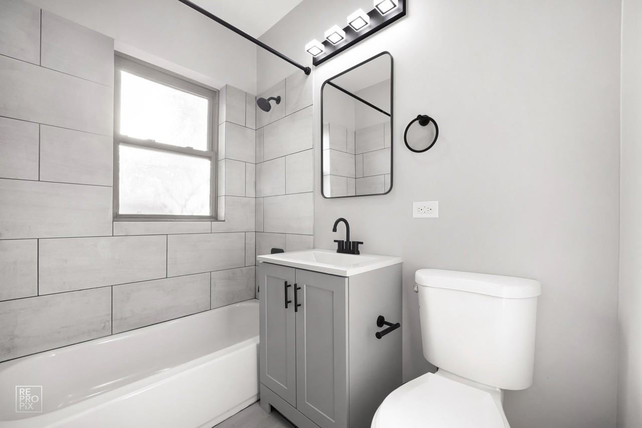 647 N Mayfield Ave - Photo 3 of 18