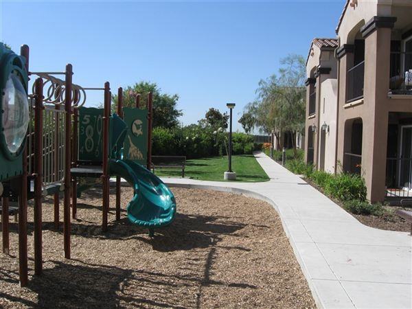 Bella Vista Apartments - Photo 3 of 4