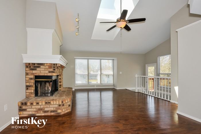 1819 Fairwood Forest Dr - Photo 3 of 15