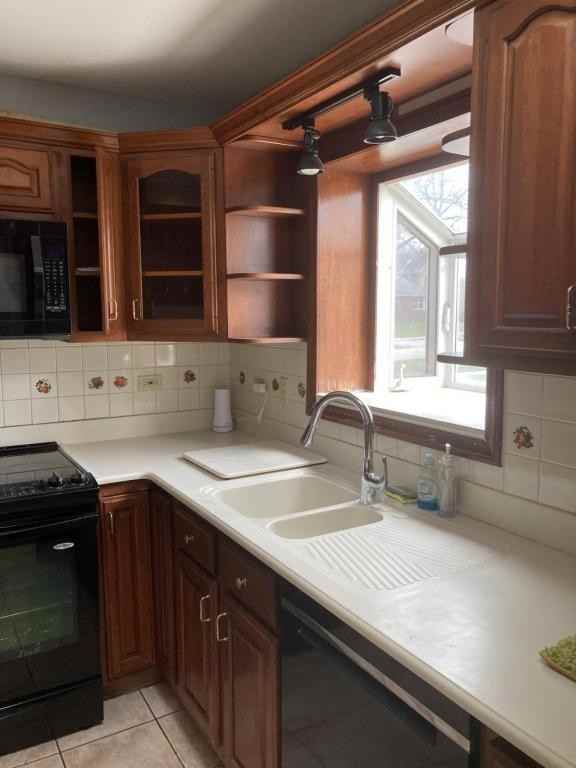 18506 Argyle Ave - Photo 2 of 43