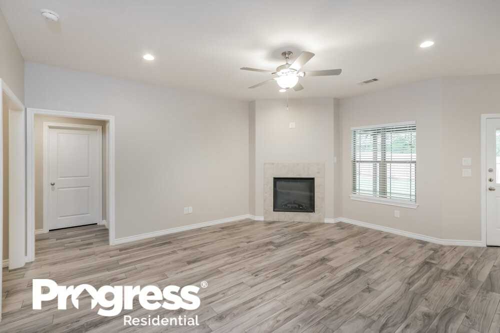 1094 Western Hills Dr - Photo 3 of 17