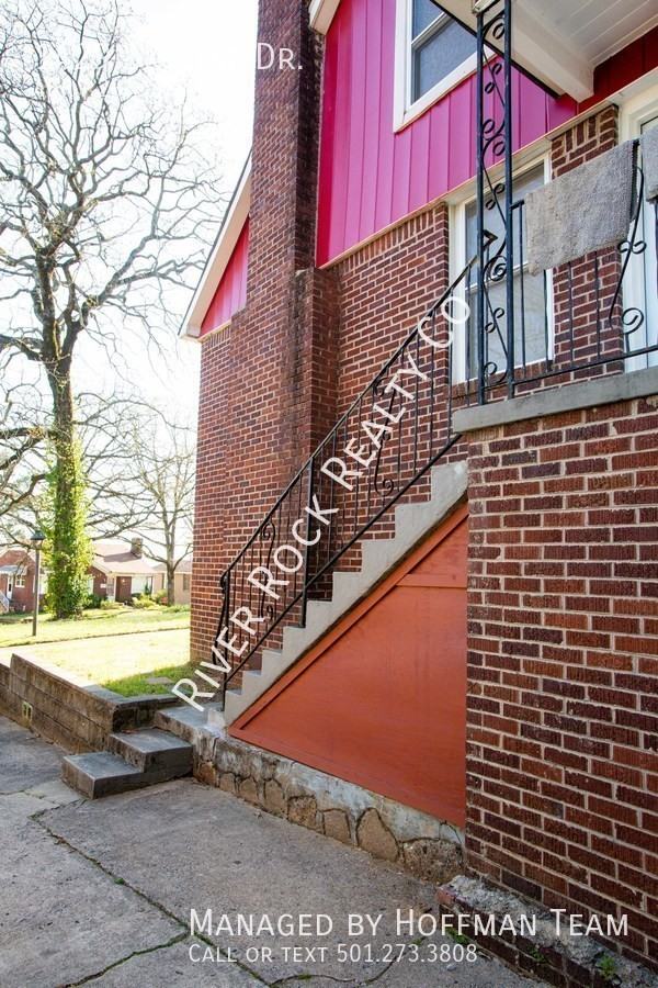 1429 Skyline Dr - Photo 2 of 50