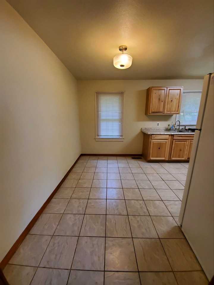 314 S 15th St #1 - Photo 2 of 7