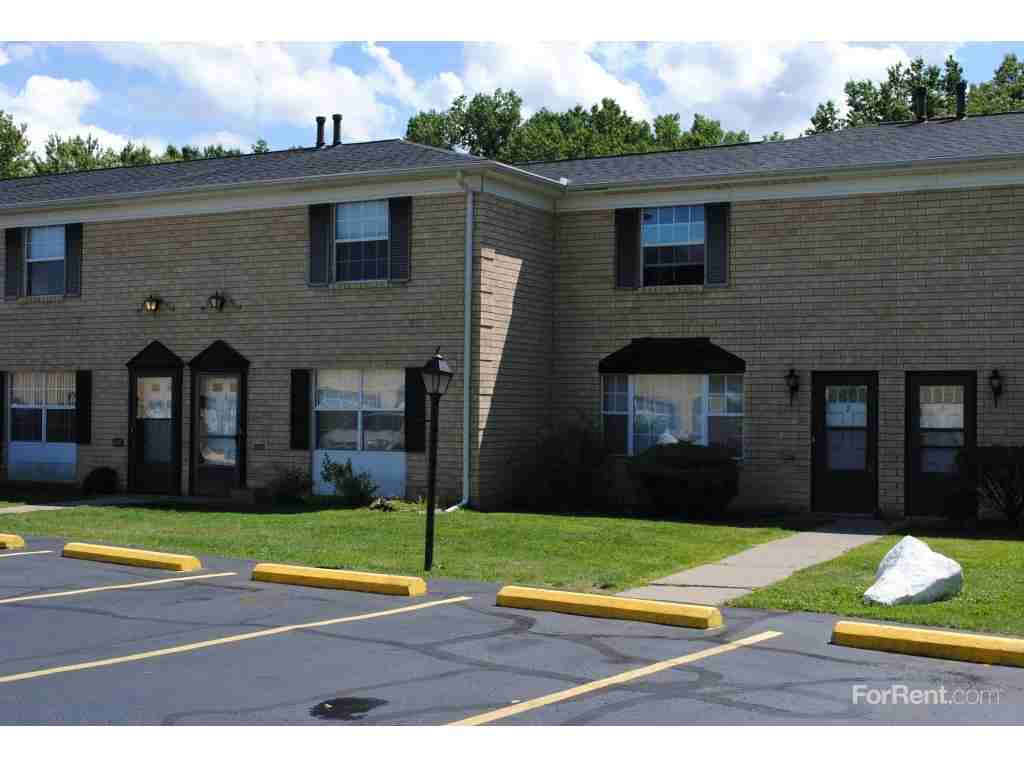 Cambridge Court Townhomes - Photo 3 of 18