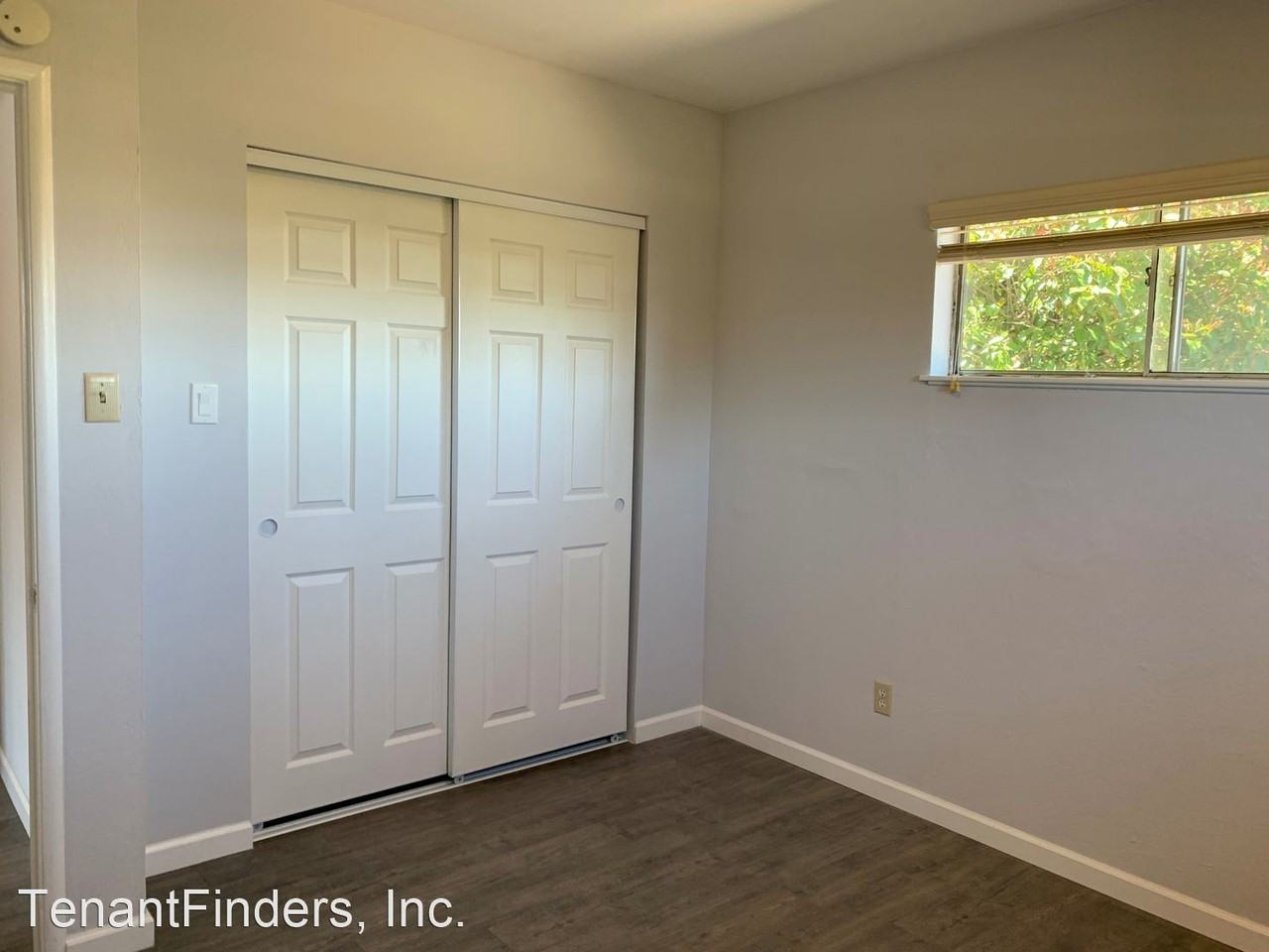 19 Holcomb Ct - Photo 3 of 12