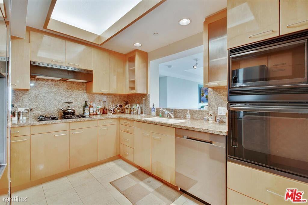 13600 Marina Pointe Dr #407 - Photo 2 of 10