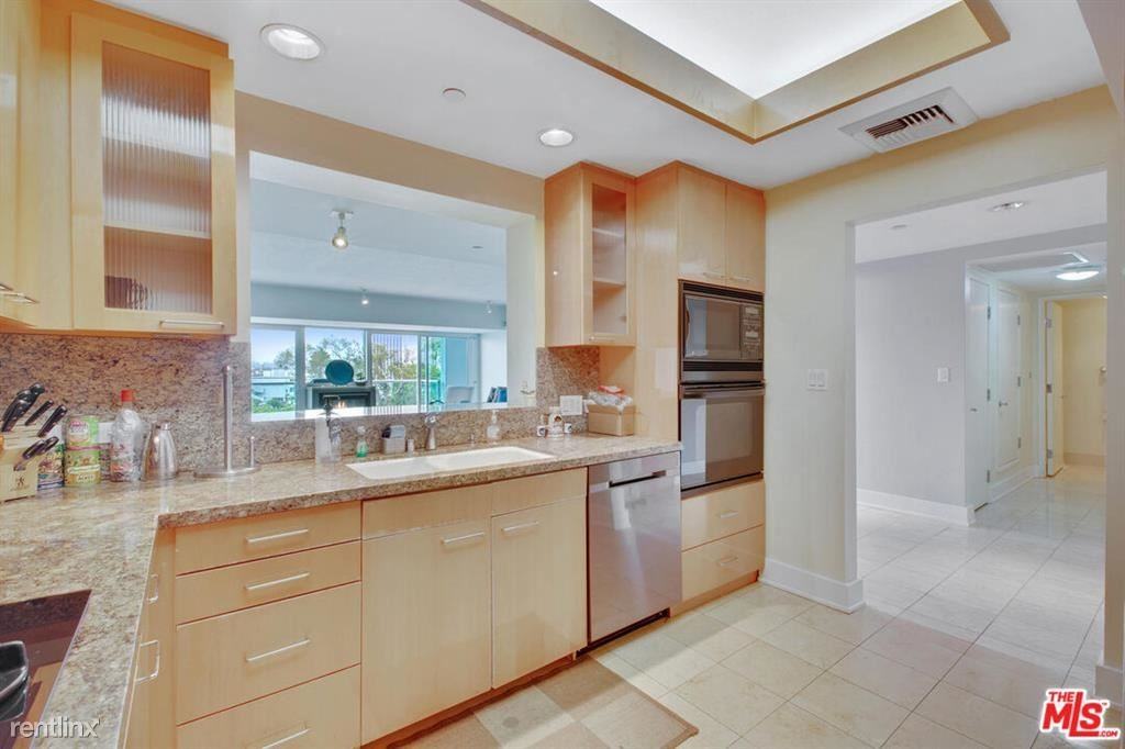 13600 Marina Pointe Dr #407 - Photo 3 of 10