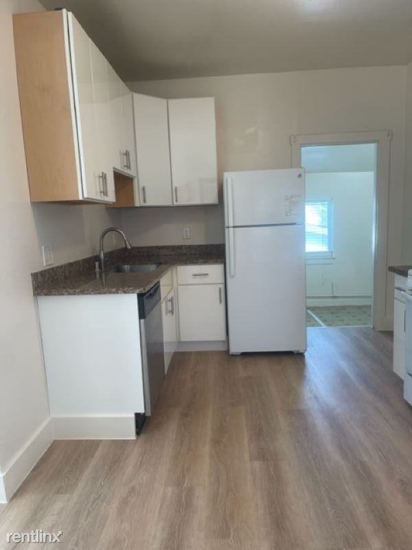 872 29th St - Photo 2 of 8