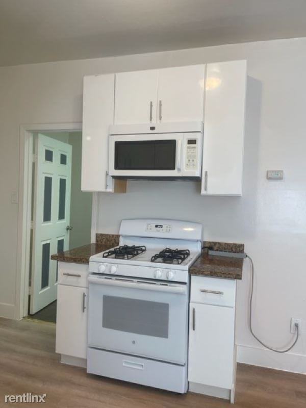 872 29th St - Photo 3 of 8