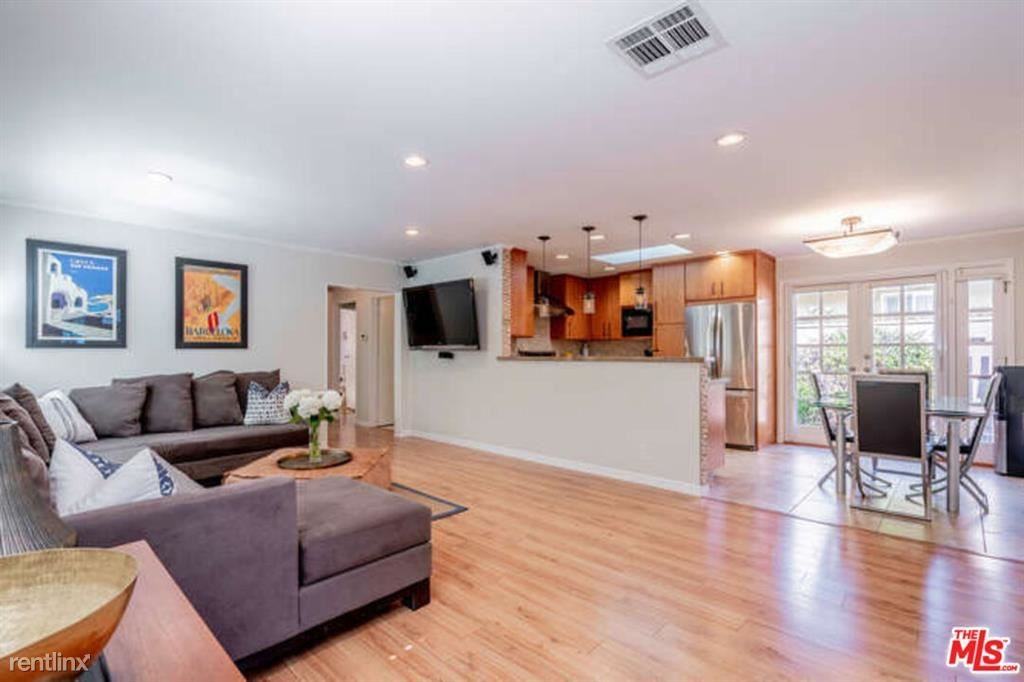 8255 Tuscany Ave - Photo 2 of 10