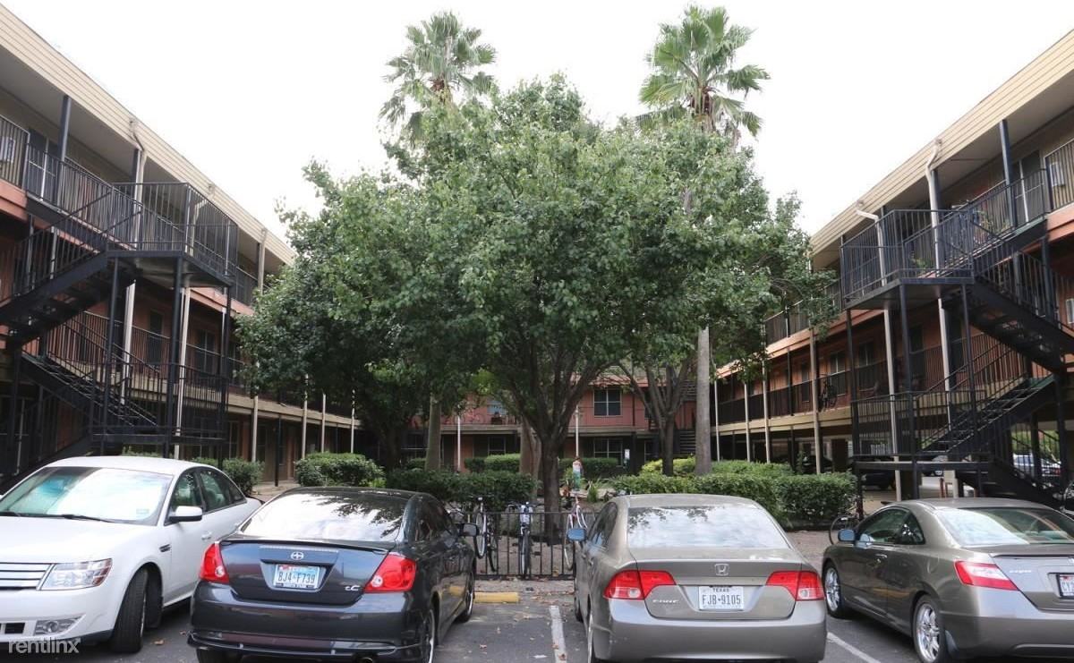 415 W 39th - Photo 2 of 2