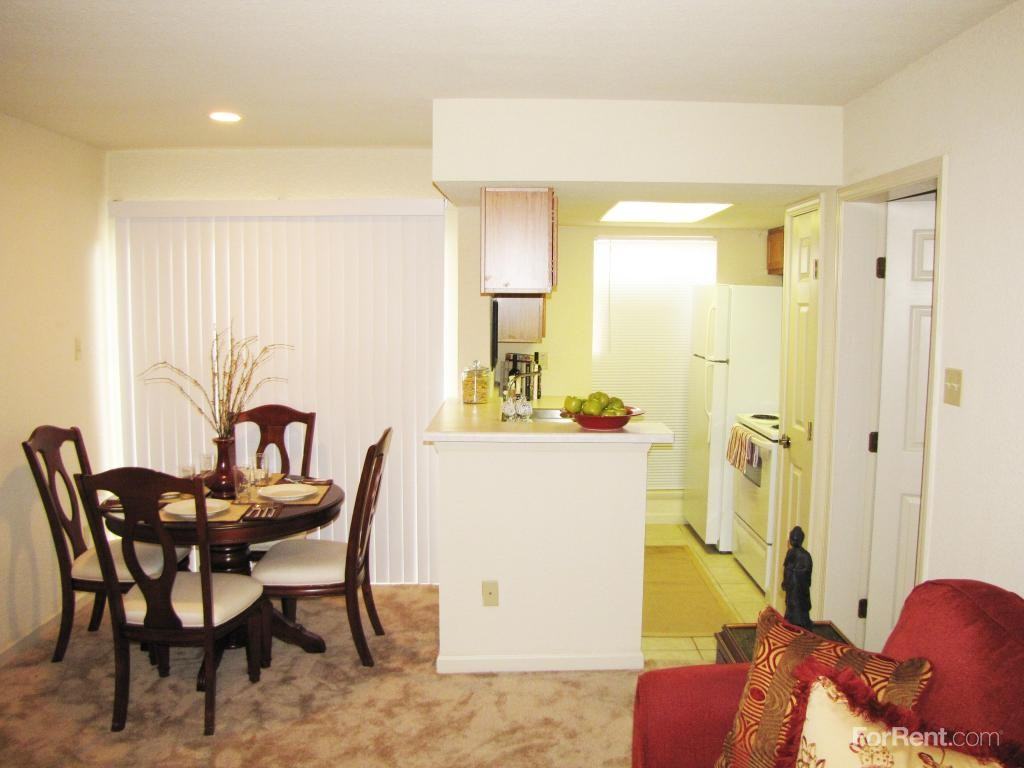 Chateaux DiJon - Photo 3 of 8