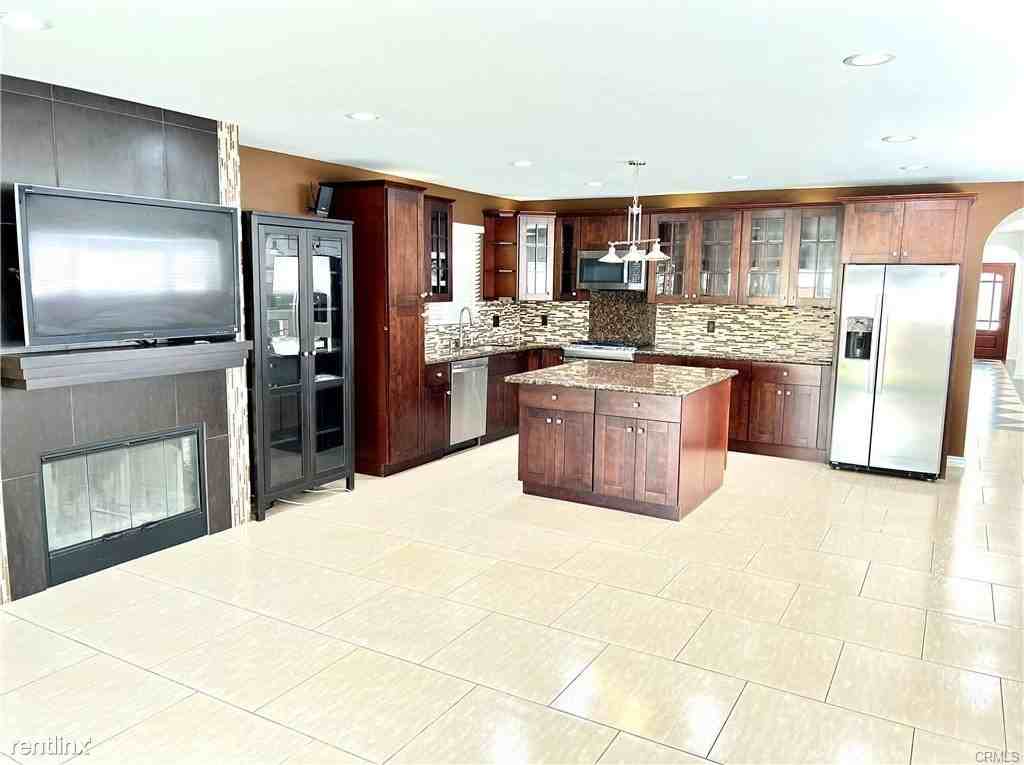 24705 Woodward Ave - Photo 2 of 11