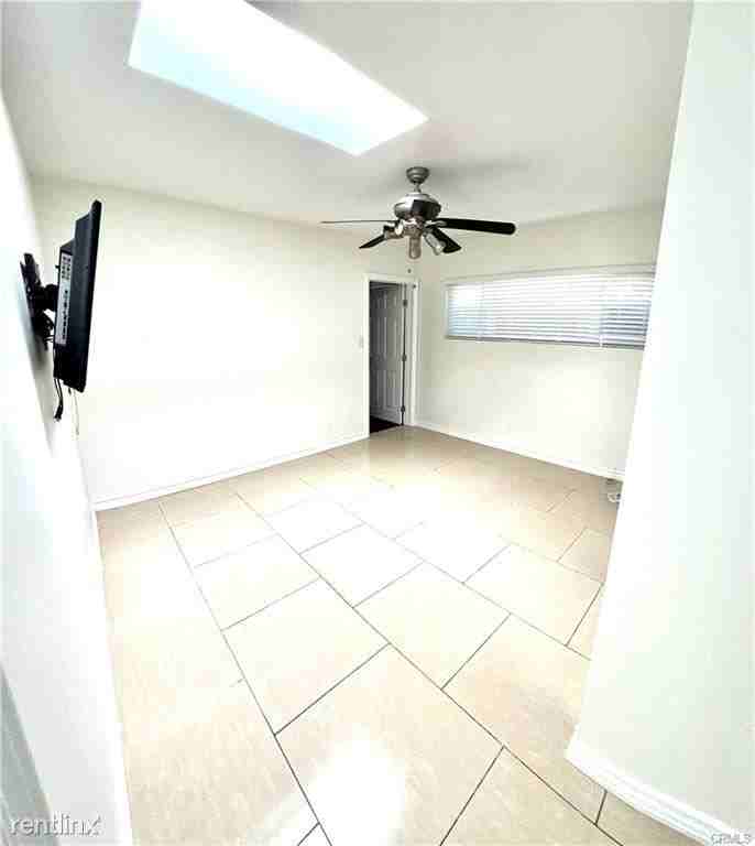 24705 Woodward Ave - Photo 3 of 11