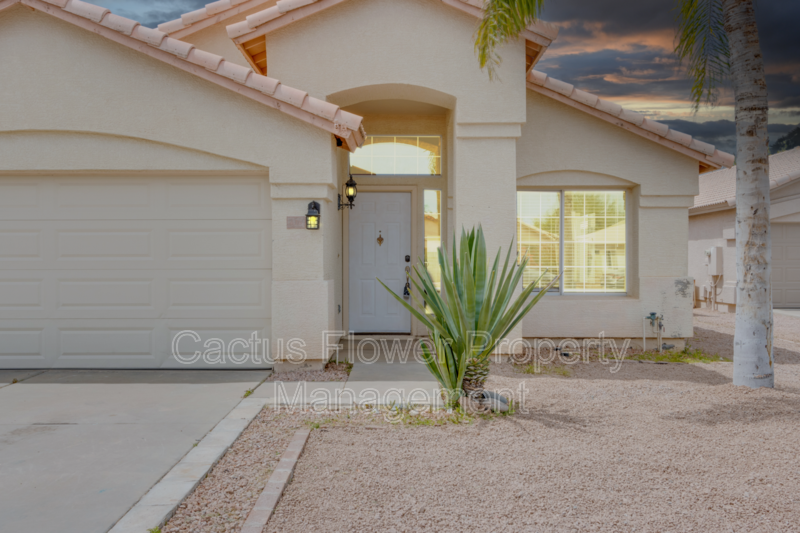 616 N Ocotillo Ln - Photo 2 of 36