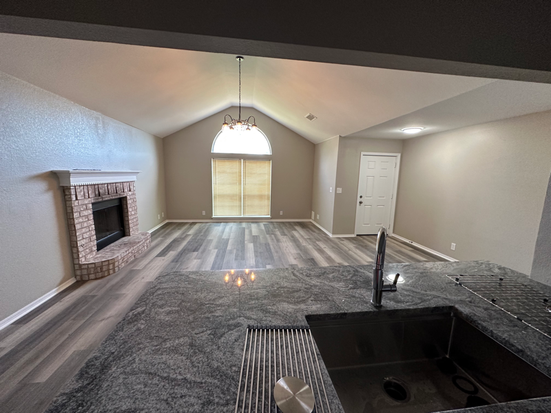 1029 E 64th Pl - Photo 3 of 14