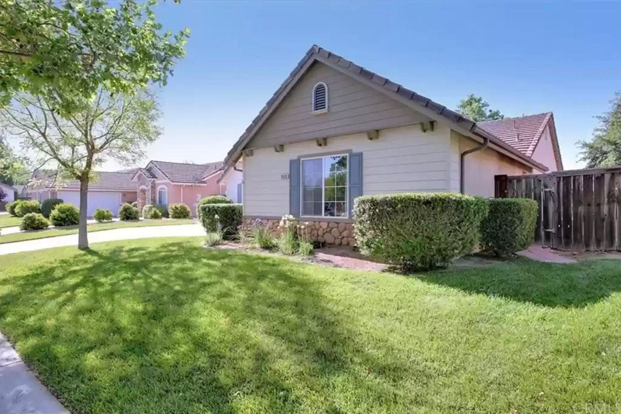 2626 Vineyard Cir - Photo 2 of 32