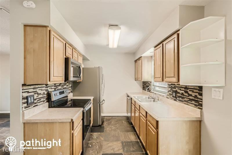 405 Citadel Dr - Photo 3 of 13