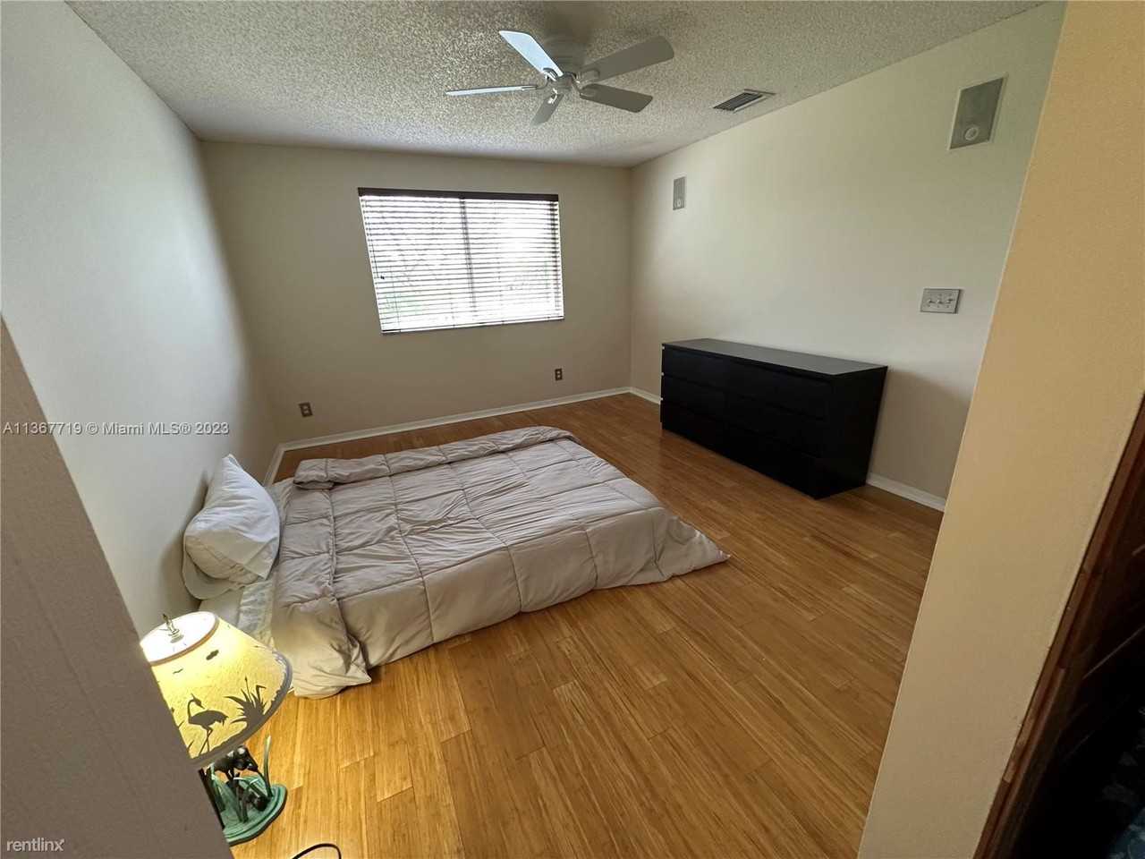 1683 Sw 109th Ter #1683 - Photo 2 of 9