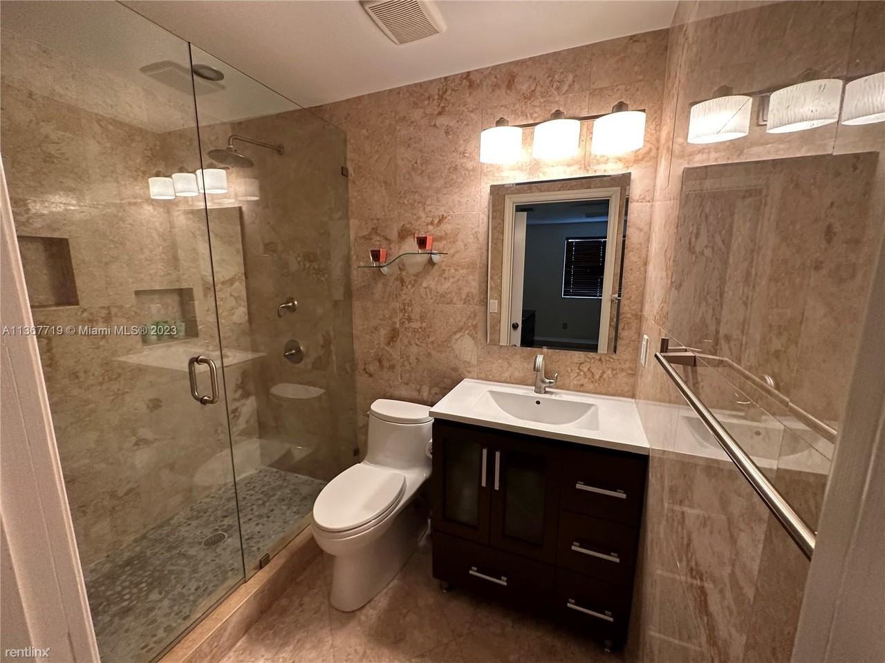 1683 Sw 109th Ter #1683 - Photo 3 of 9