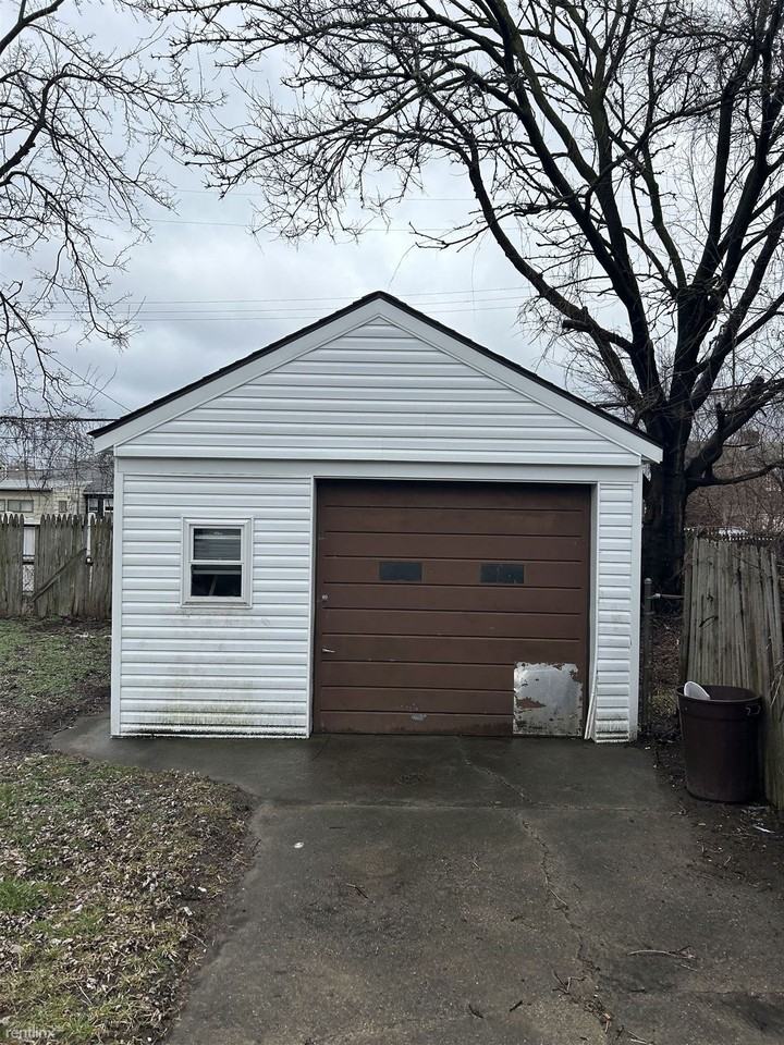 11470 Kenmoor St - Photo 3 of 6