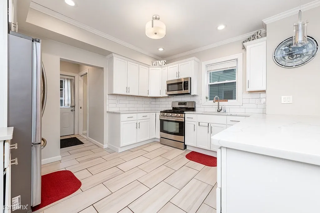 30 Larchmont St - Photo 3 of 28
