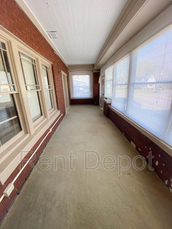 529 S Kentucky Ave - Photo 3 of 50