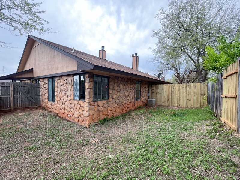 6801 Chisholm Ct - Photo 3 of 30