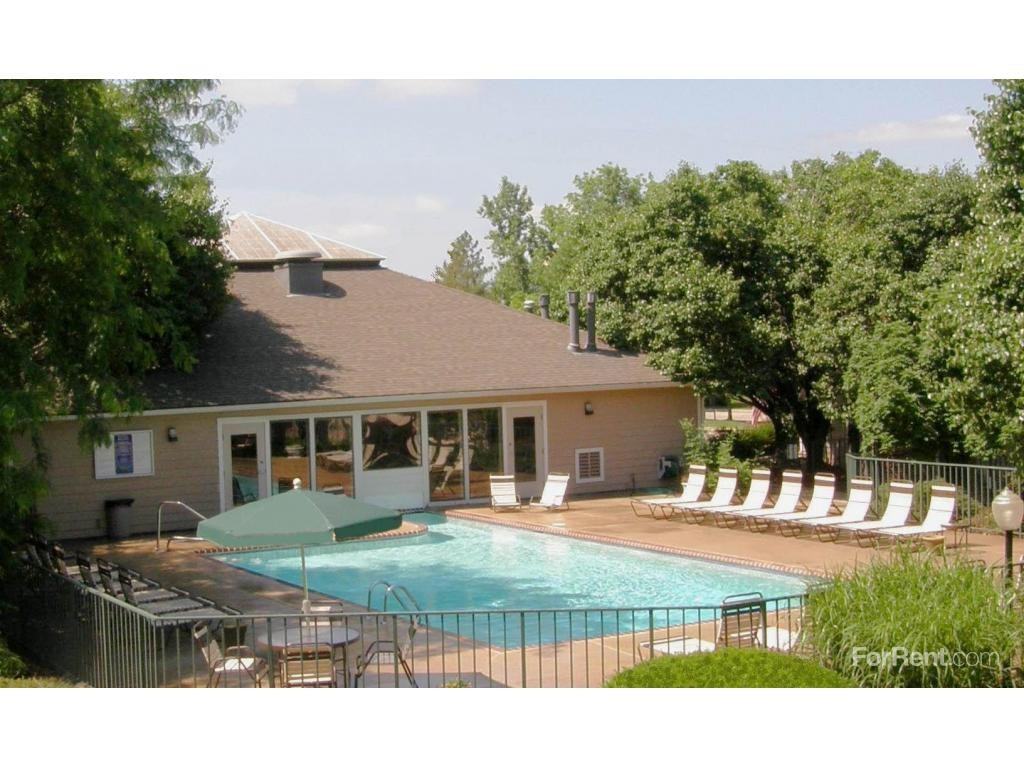 Sun River Village Apartments - Photo 2 of 20