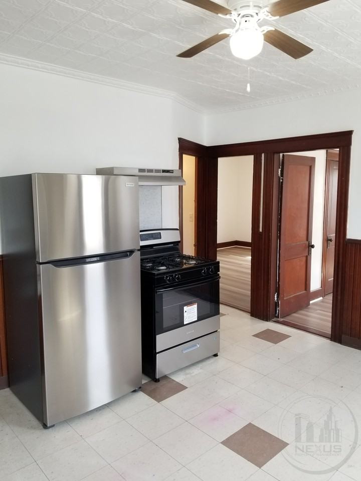 236-242 Fourth Avenue Unit 2R - Photo 2 of 11