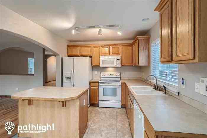 2820 187th St E - Photo 2 of 18