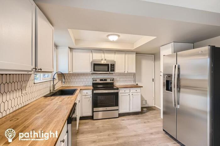 212 Valley Ave E - Photo 2 of 12