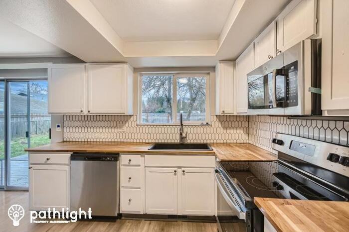 212 Valley Ave E - Photo 3 of 12