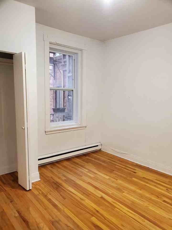 2329 Avenue de Hampton #1