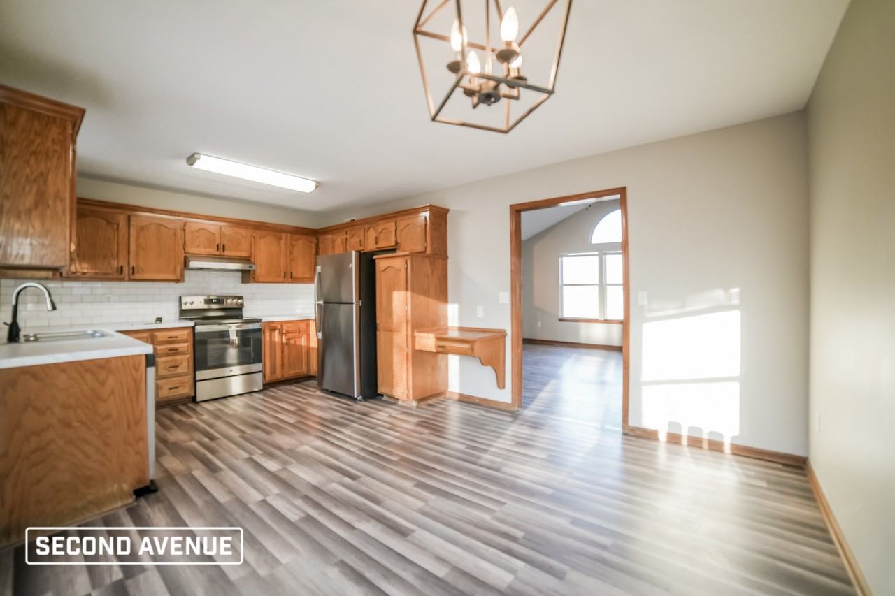 1720 S Whitney Dr - Photo 4 of 16