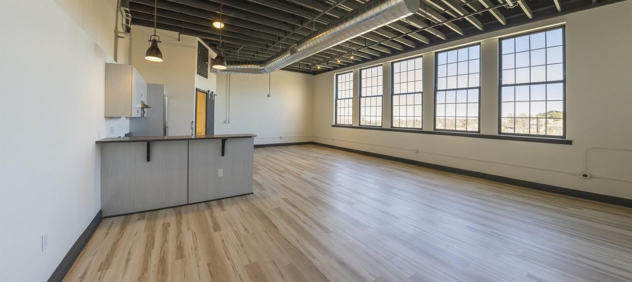 210 East Street - 203 #203 - Photo 2 of 10