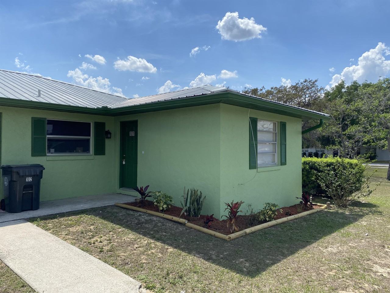 911 Locke St #911-101 - Photo 3 of 3