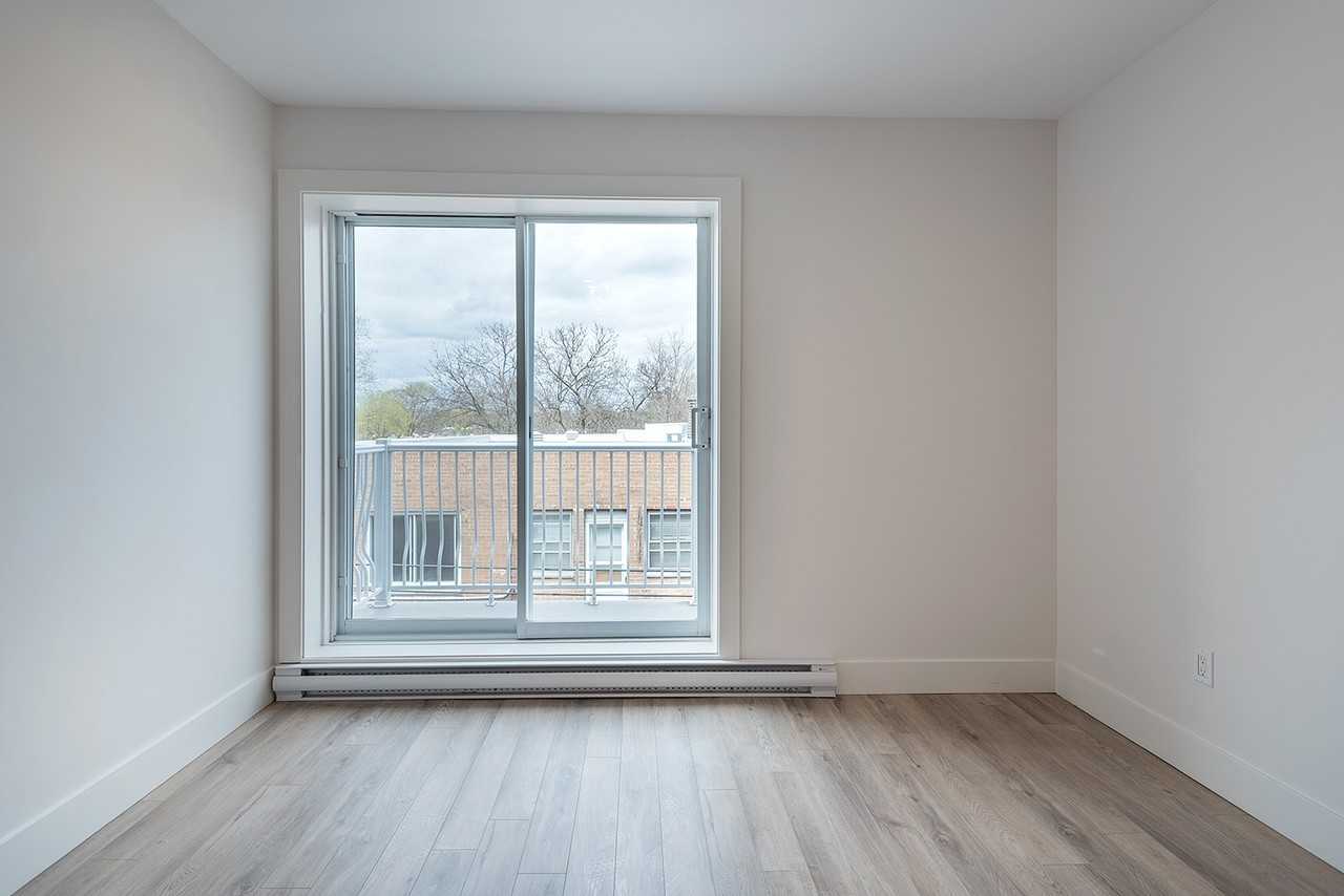 5915 Boulevard Decarie Apartments 5915 Boul Décarie, Montréal, QC H3W