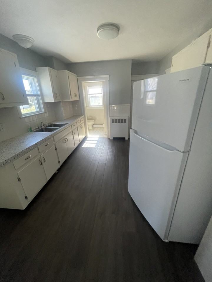 10 Anderson Ave - Photo 3 of 12