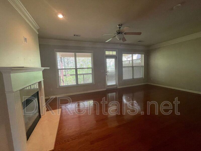 6008 Manchester Cir - Photo 3 of 15