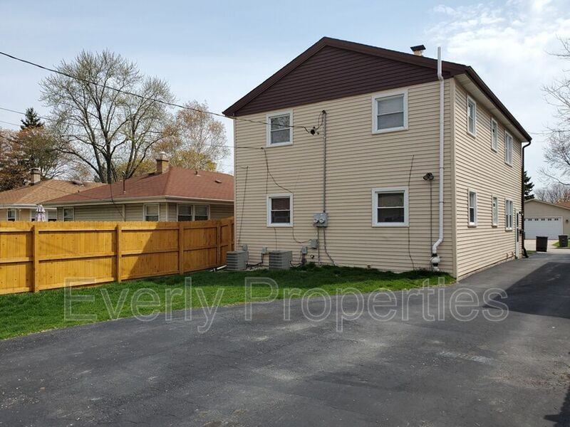 5015 N 126th St - Photo 2 of 14