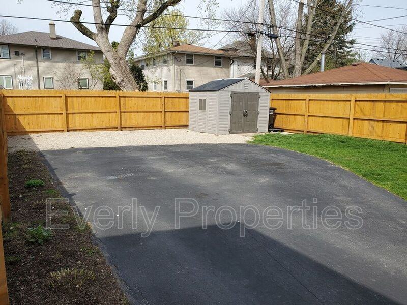 5015 N 126th St - Photo 3 of 14