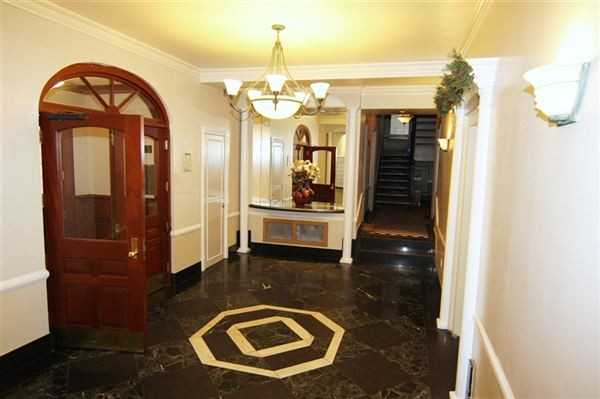 Extremely huge 3 bdrm, w/ cental heat/air, dishwasher & laundry on 70th Street - Photo 2 of 7