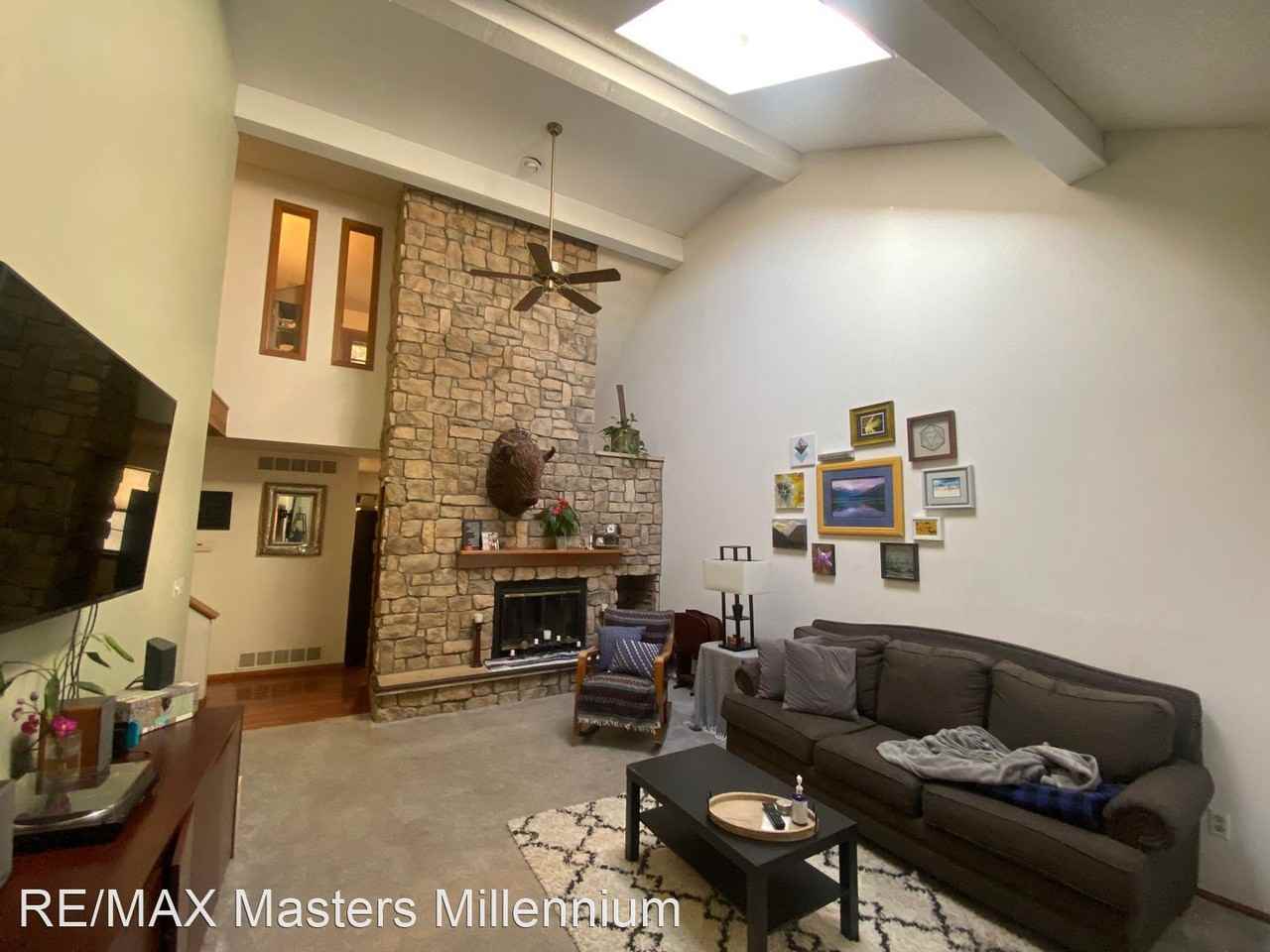 122 S Fraser Cir - Photo 3 of 27